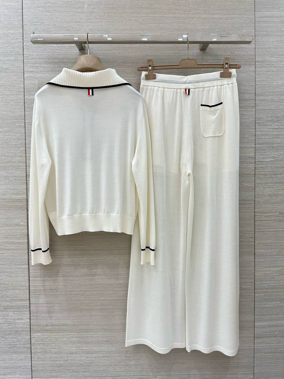 КОСТЮМ THOM BROWNE детальное фото