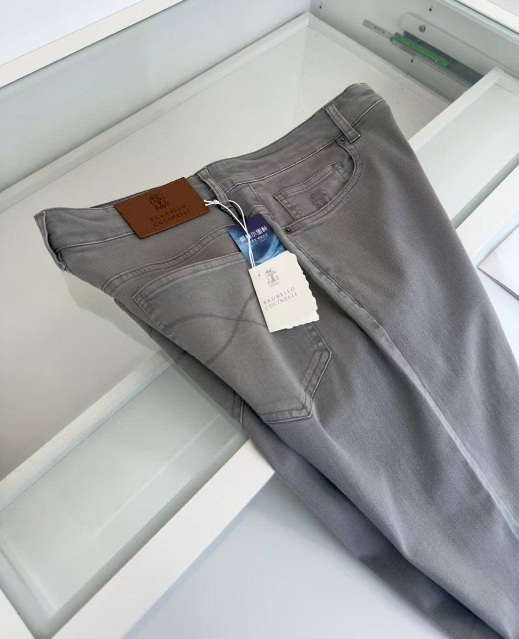 МУЖСКИЕ ДЖИНСЫ BRUNELLO CUCINELLI детальное фото