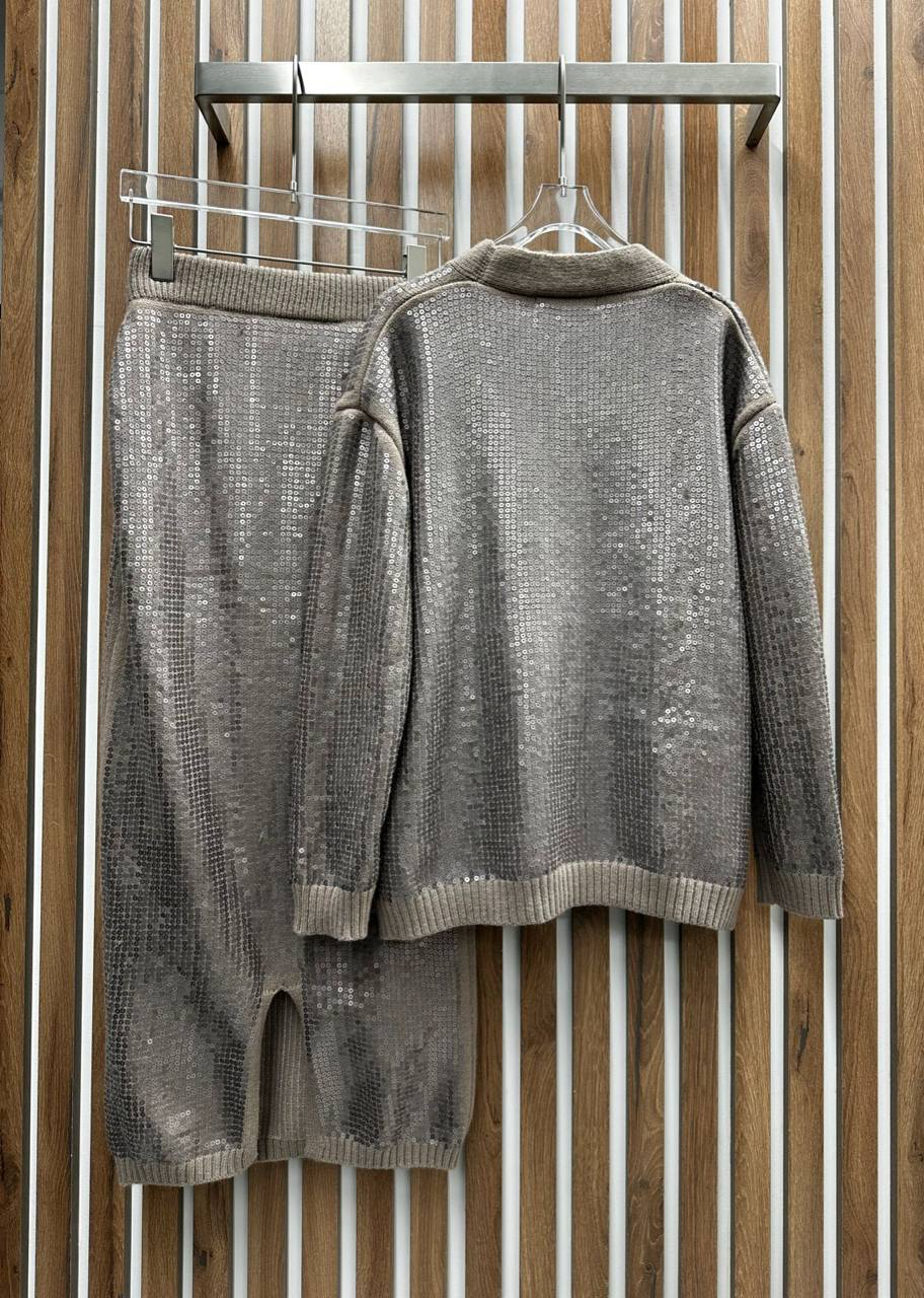 КОСТЮМ детальное фото