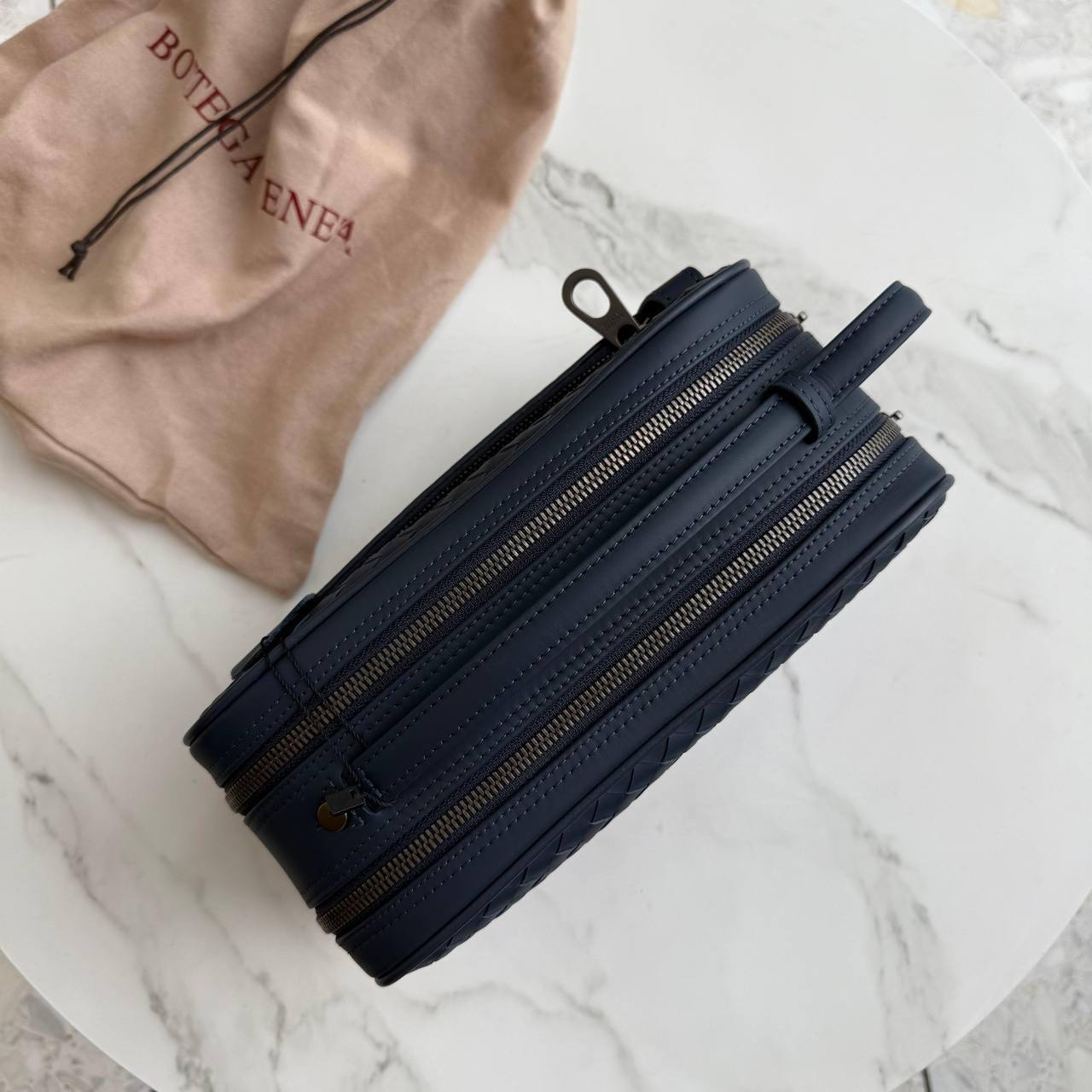 МУЖСКОЙ КЛАТЧ BOTTEGA VENETA детальное фото