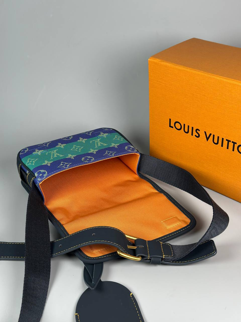 МУЖСКАЯ СУМКА МЕССЕНДЖЕР LOUIS VUITTON детальное фото