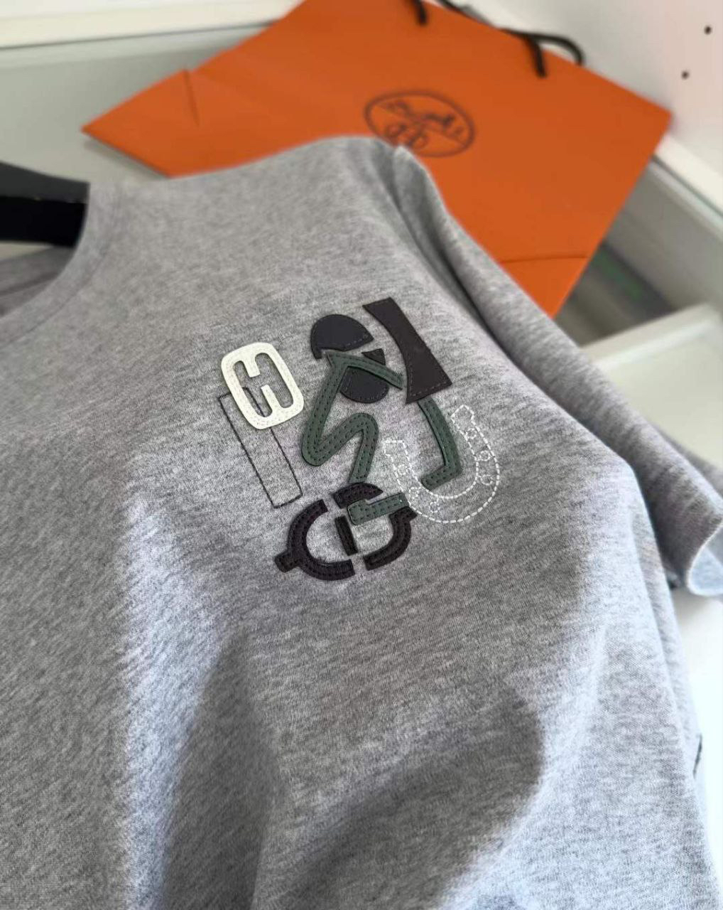МУЖСКАЯ ФУТБОЛКА HERMES детальное фото