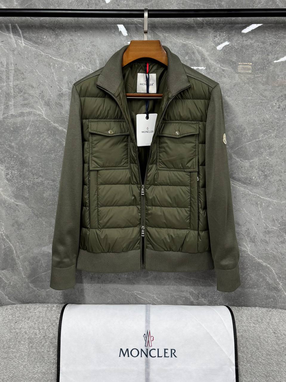 МУЖСКАЯ КУРТКА MONCLER детальное фото