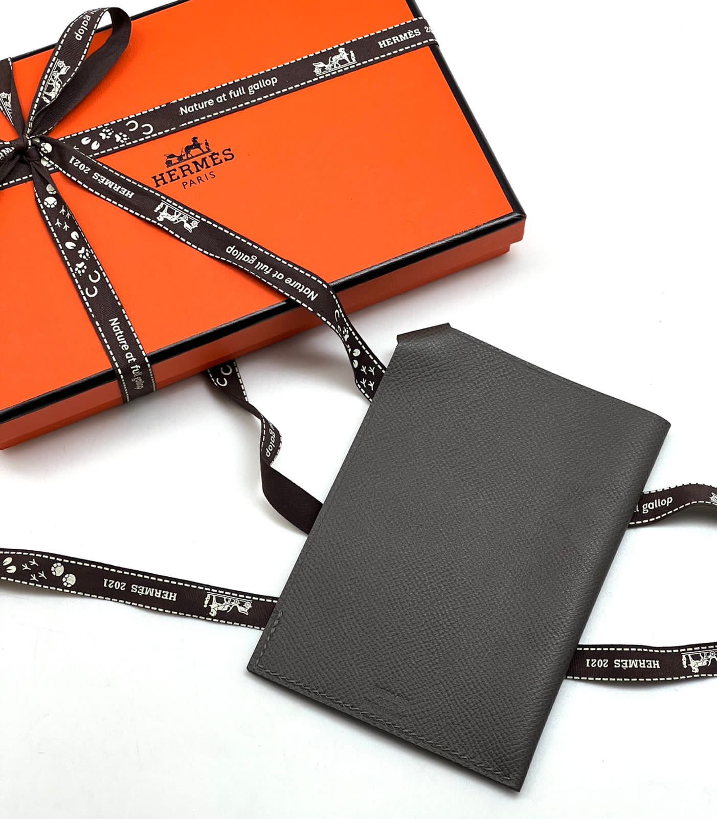 ОБЛОЖКА НА ПАСПОРТ HERMES детальное фото
