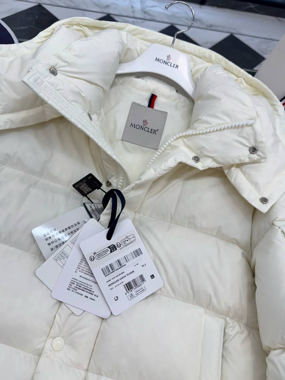 МУЖСКОЙ ПУХОВИК MONCLER детальное фото