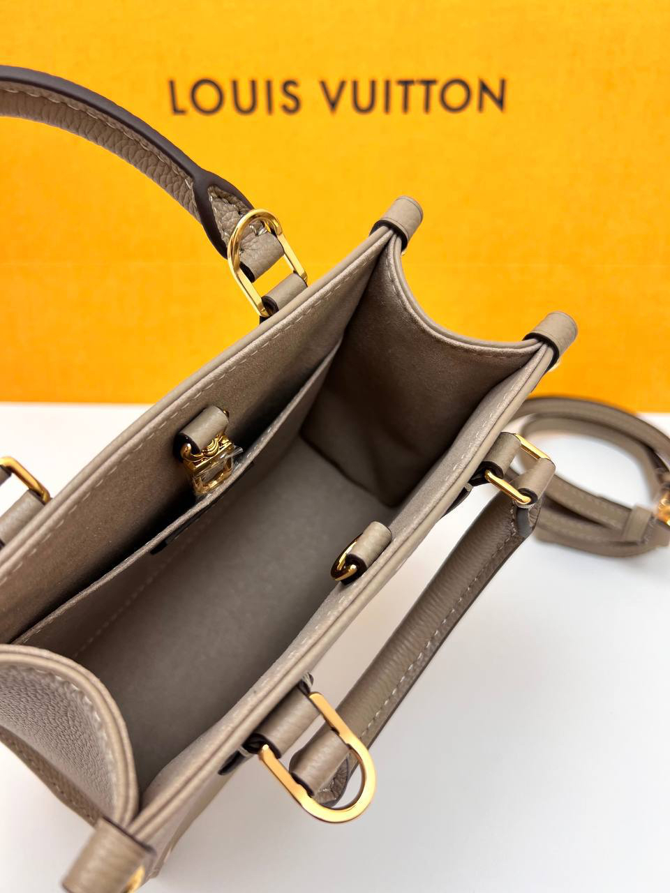 СУМКА LOUIS VUITTON детальное фото