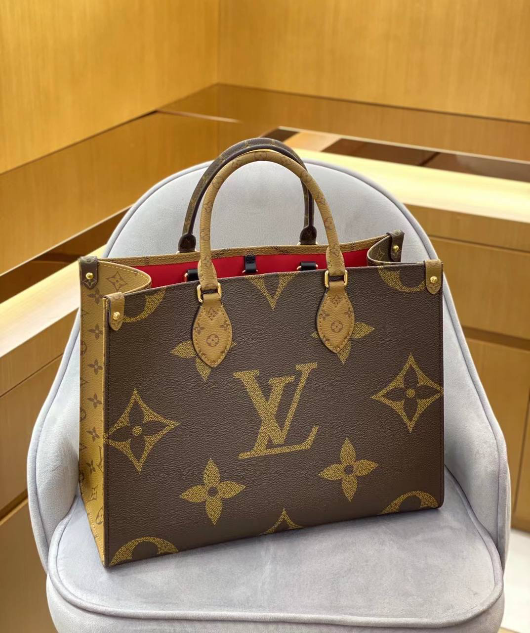 СУМКА LOUIS VUITTON ONTHEGO детальное фото