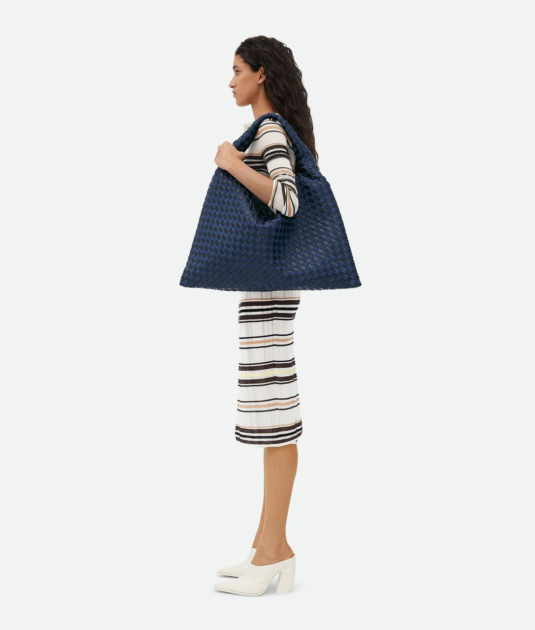 СУМКА BOTTEGA VENETA LARGE HOP детальное фото