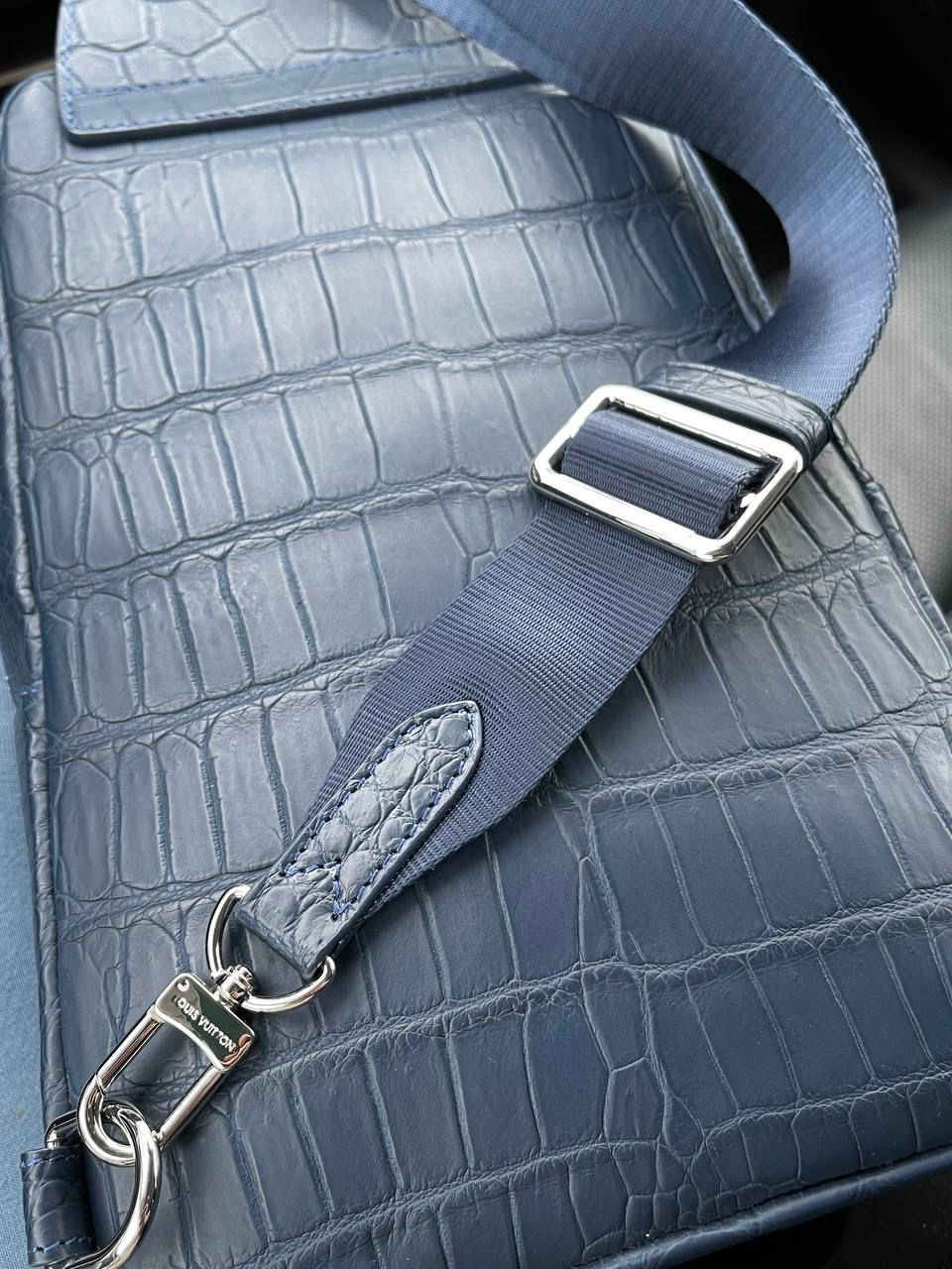 МУЖСКАЯ СУМКА СЛИНГ LOUIS VUITTON детальное фото