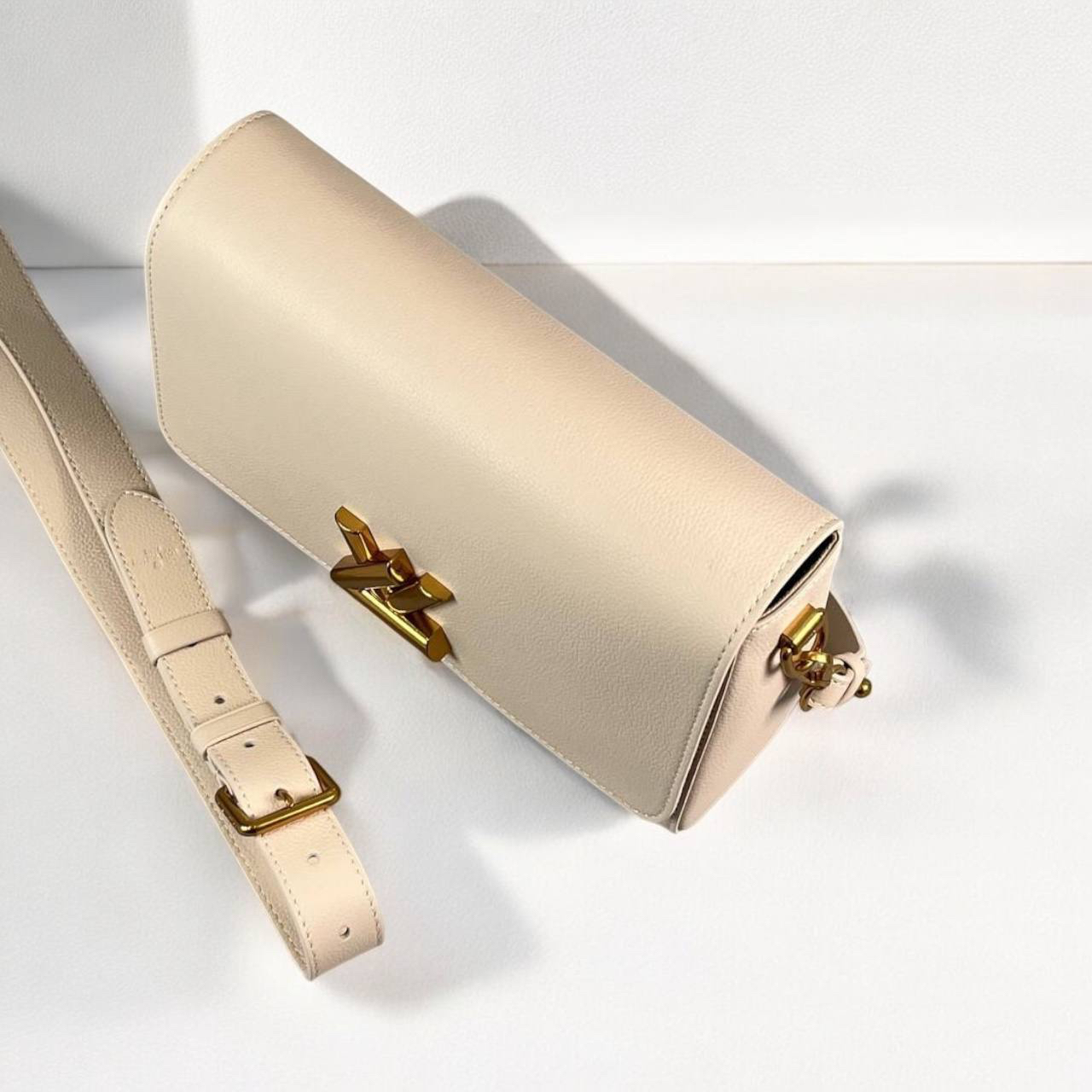 СУМКА LOUIS VUITTON детальное фото