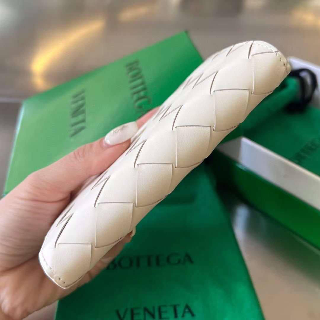 МУЖСКАЯ ОБЛОЖКА НА ПАСПОРТ BOTTEGA VENETA детальное фото