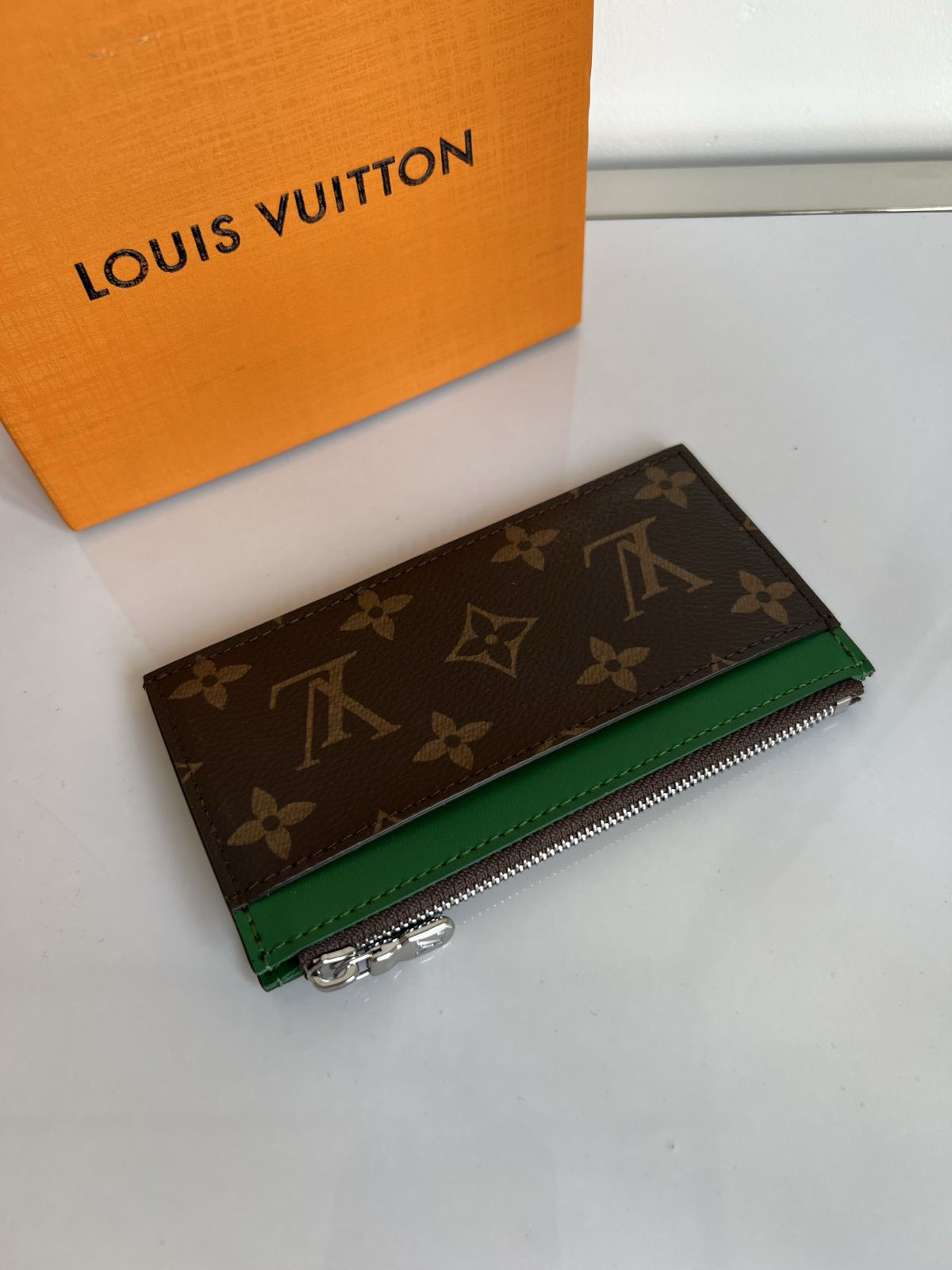 ВИЗИТНИЦА LOUIS VUITTON детальное фото
