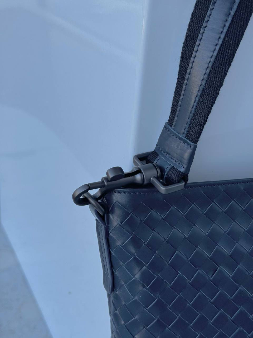 МУЖСКАЯ СУМКА МЕССЕНДЖЕР BOTTEGA VENETA детальное фото