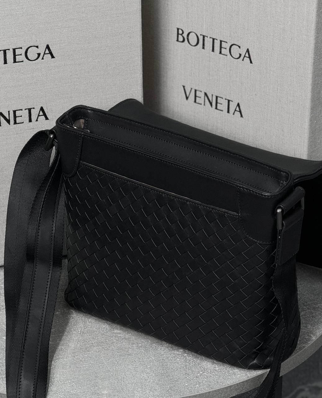 МУЖСКАЯ СУМКА МЕССЕНДЖЕР BOTTEGA VENETA детальное фото