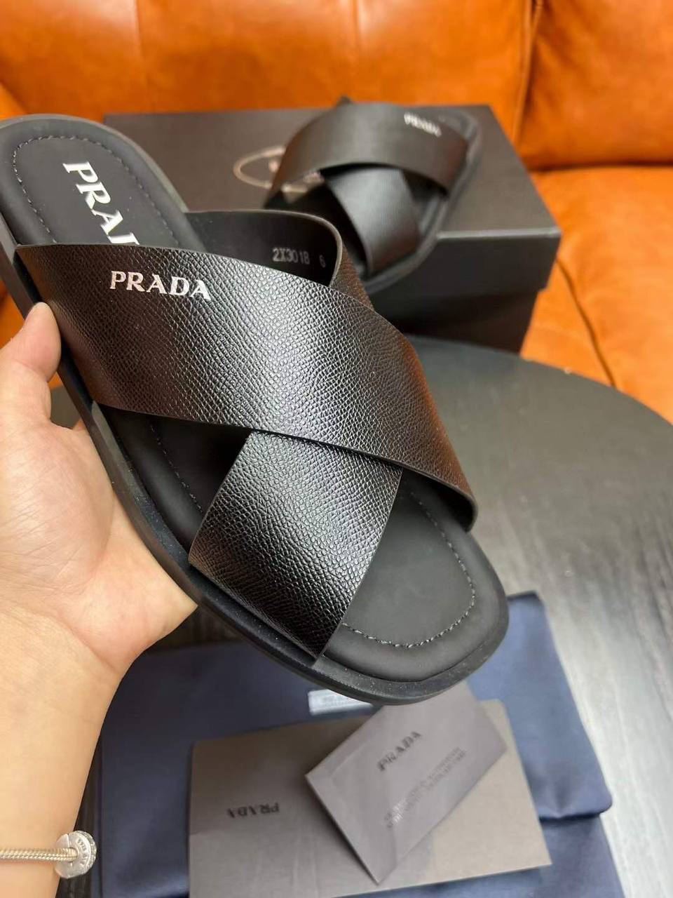 МУЖСКИЕ ШЛЕПКИ PRADA детальное фото