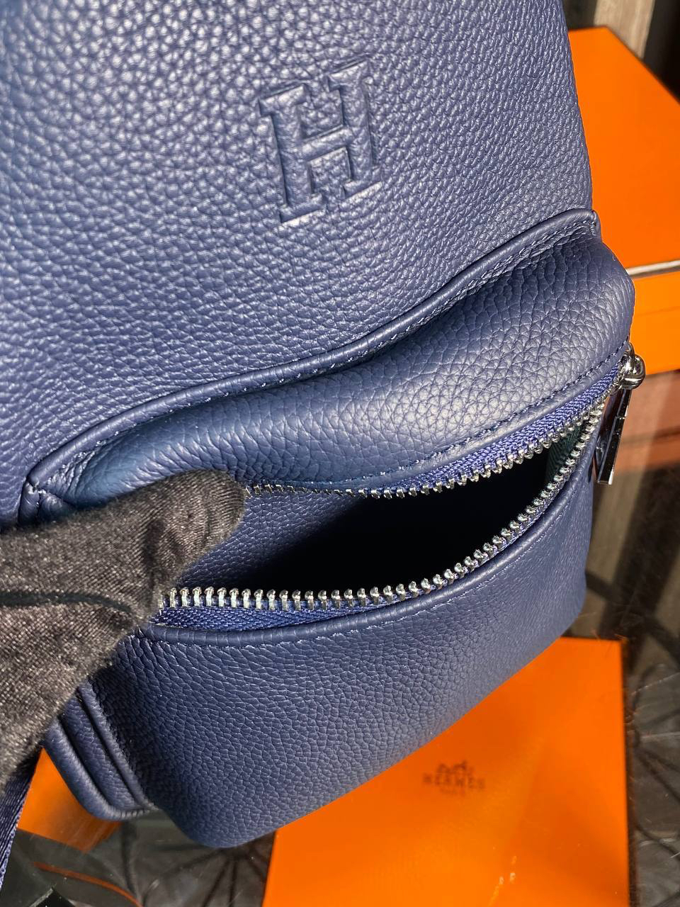МУЖСКАЯ СУМКА СЛИНГ HERMES детальное фото