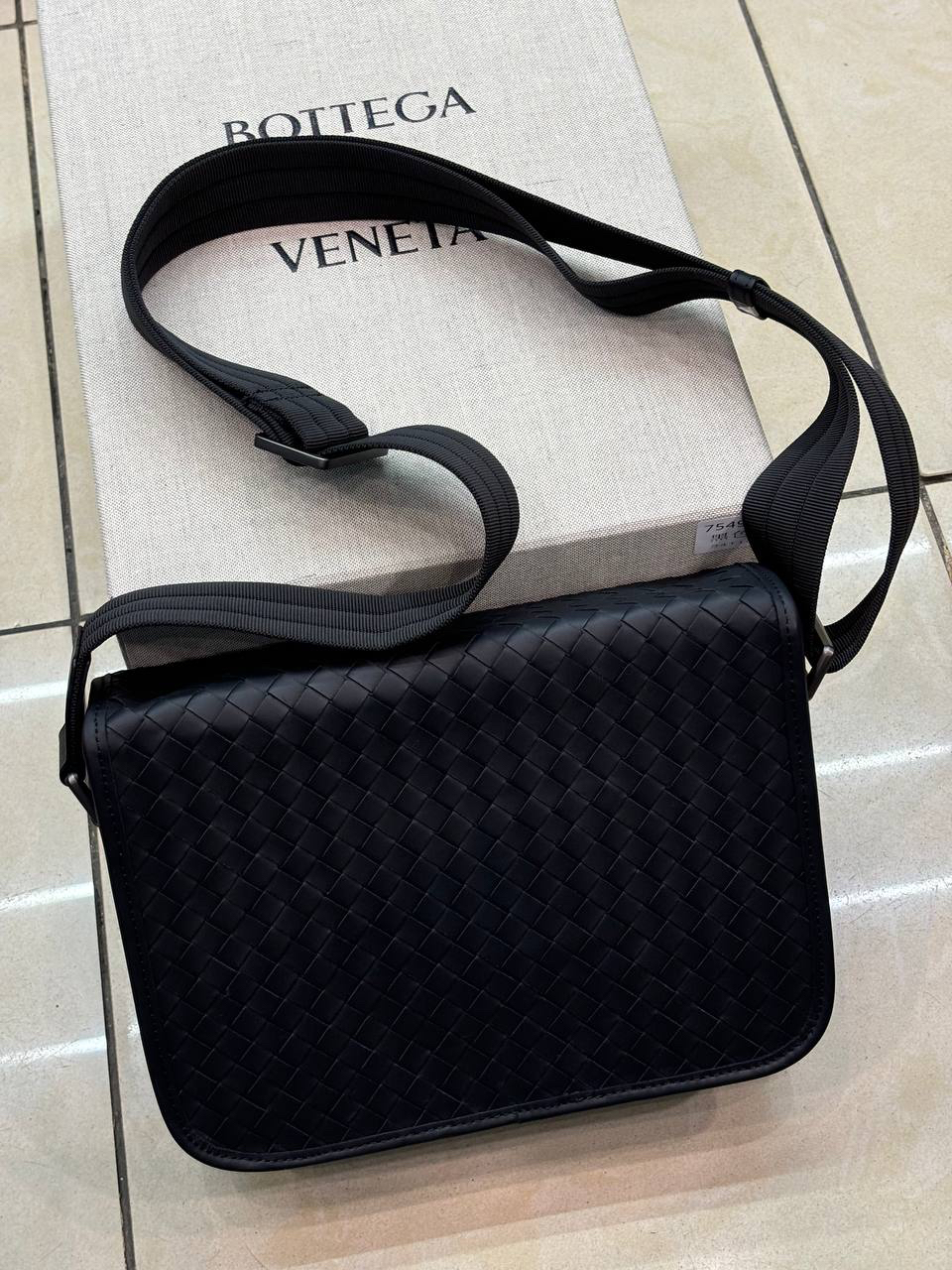 МУЖСКАЯ СУМКА МЕССЕНДЖЕР BOTTEGA VENETA детальное фото