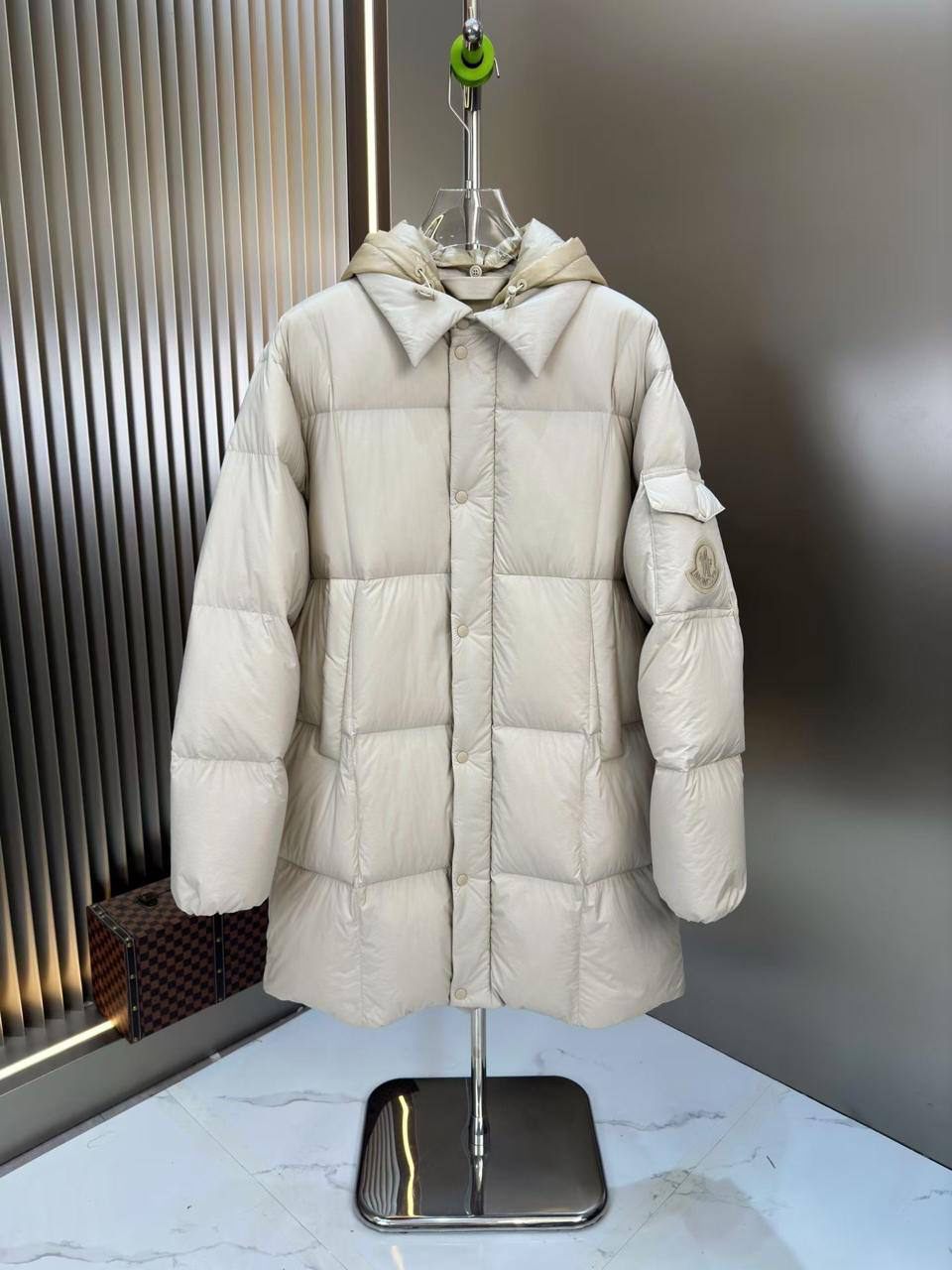 МУЖСКОЙ ПУХОВИК MONCLER детальное фото