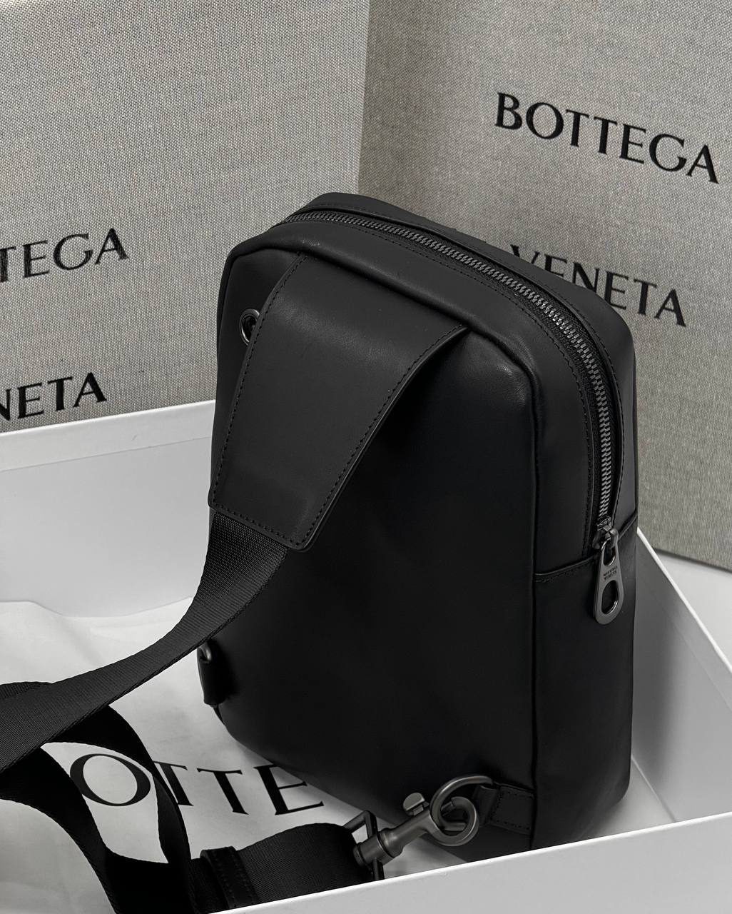 СУМКА СЛИНГ BOTTEGA VENETA детальное фото