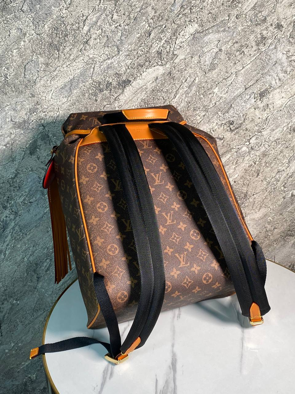 МУЖСКОЙ РЮКЗАК LOUIS VUITTON детальное фото