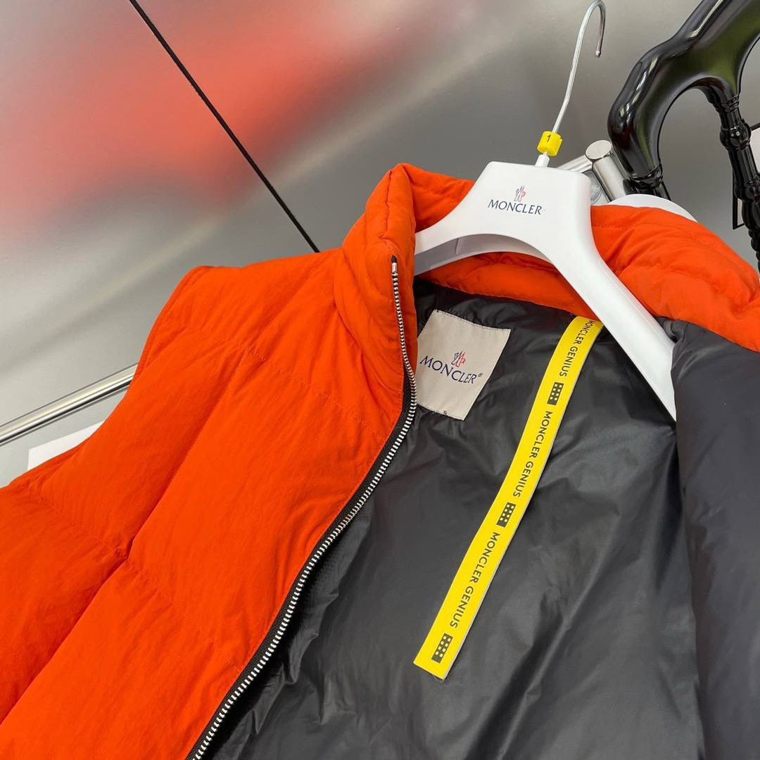 ЖИЛЕТ MONCLER детальное фото