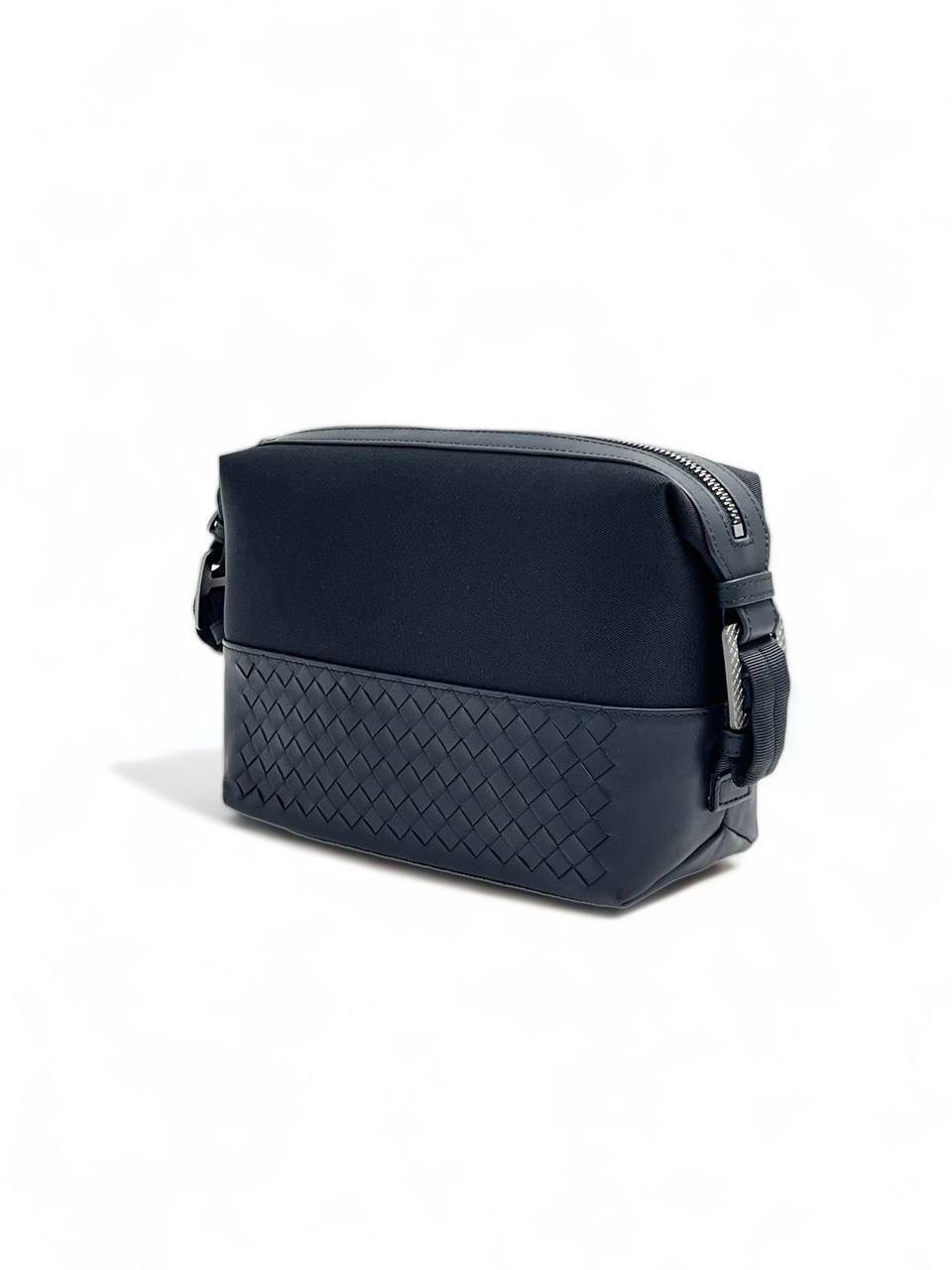 МУЖСКОЙ КЛАТЧ BOTTEGA VENETA детальное фото
