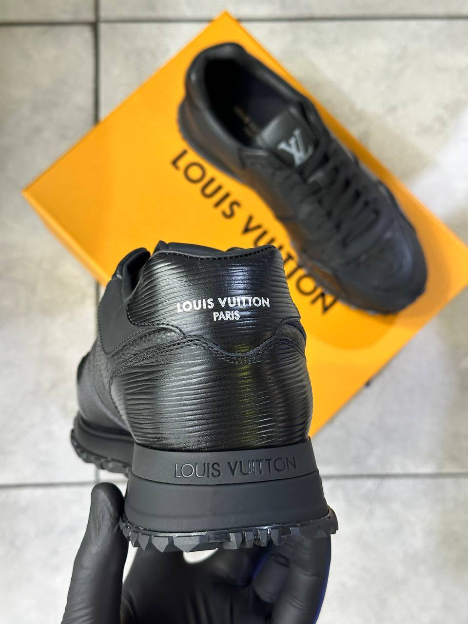 МУЖСКИЕ КРОССОВКИ LOUIS VUITTON детальное фото