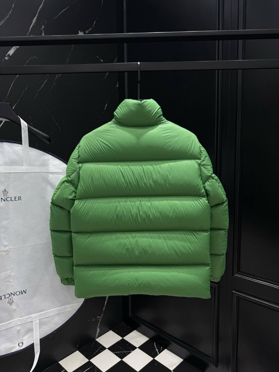 МУЖСКОЙ ПУХОВИК MONCLER детальное фото