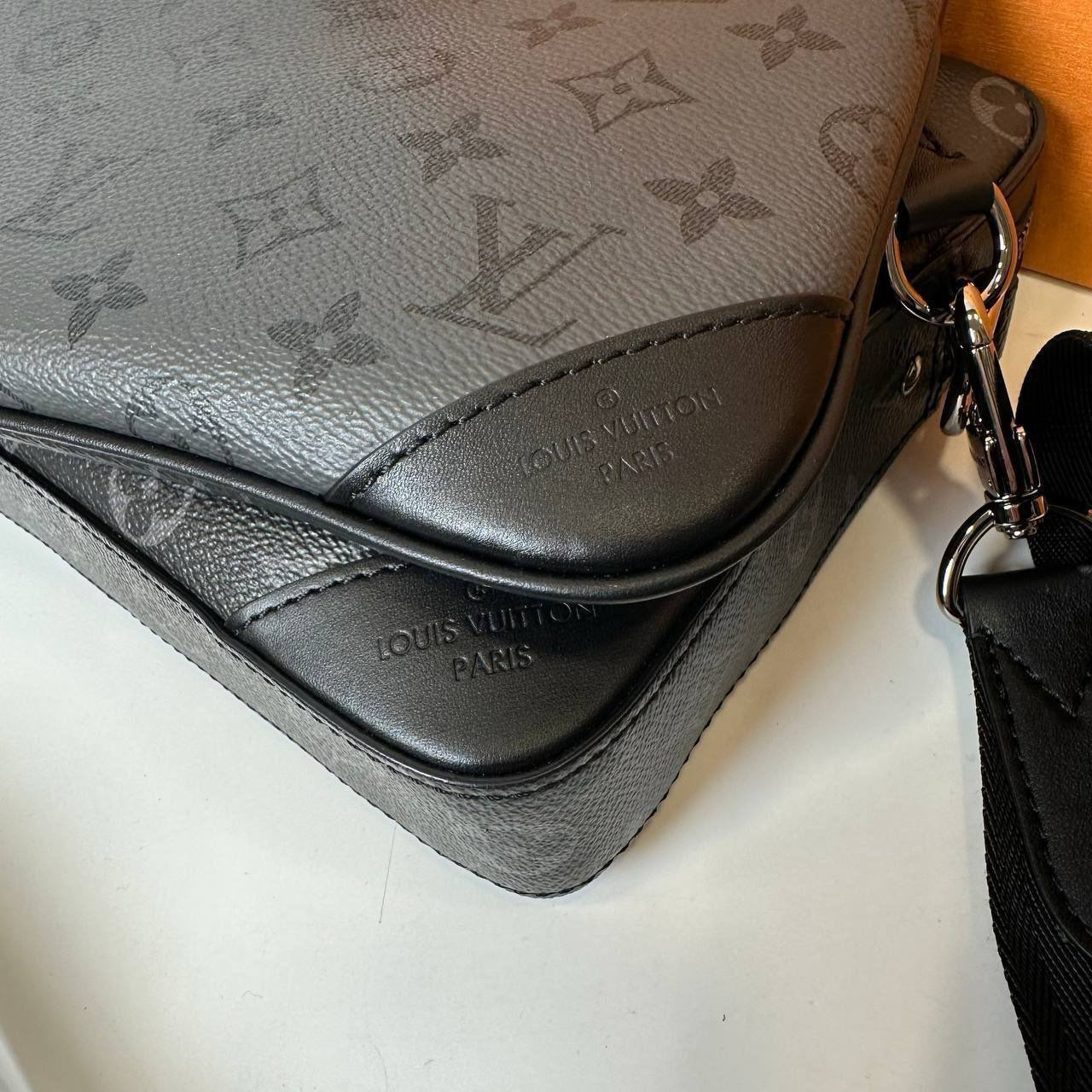 МУЖСКАЯ СУМКА МЕССЕНДЖЕР LOUIS VUITTON детальное фото