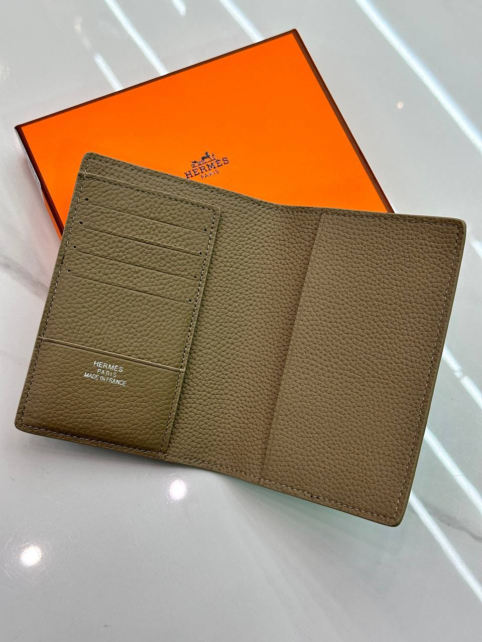 ОБЛОЖКА НА ПВСПОРТ HERMES детальное фото