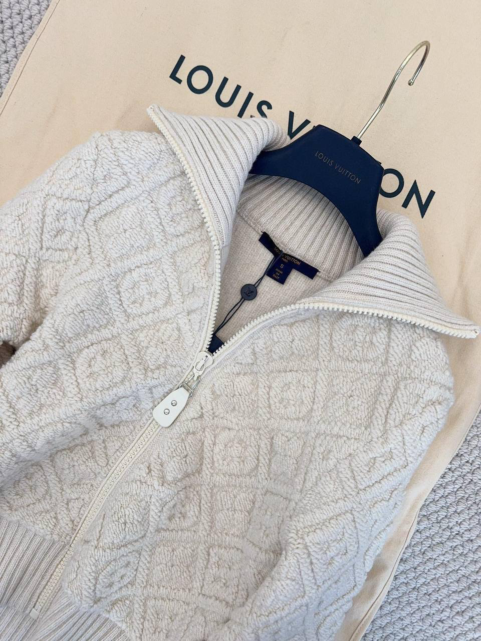 КАРДИГАН LOUIS VUITTON детальное фото