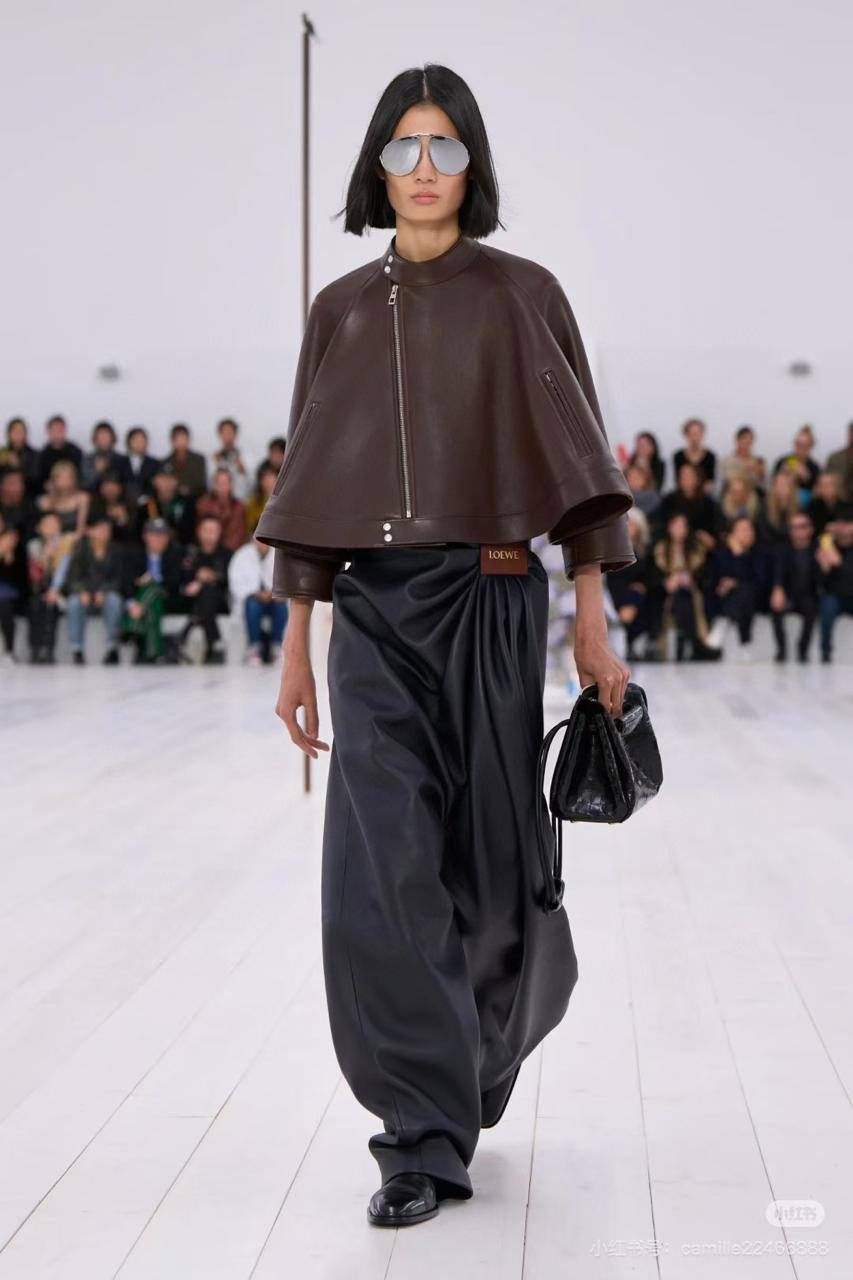 КУРТКА LOEWE детальное фото
