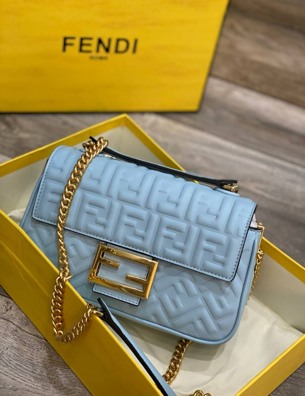 СУМКА FENDI BAGUETTE детальное фото