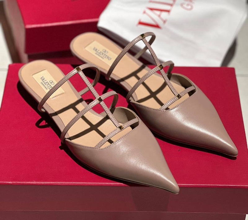 ШЛЕПКИ VALENTINO фото