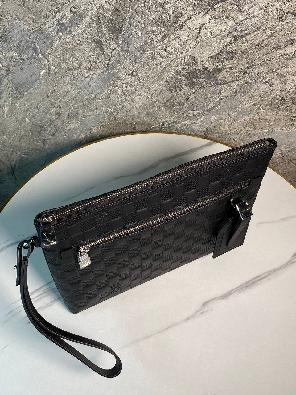 МУЖСКОЙ КЛАТЧ LOUIS VUITTON детальное фото