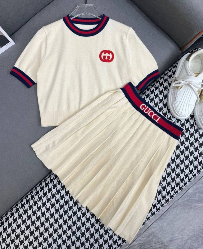 КОСТЮМ GUCCI фото