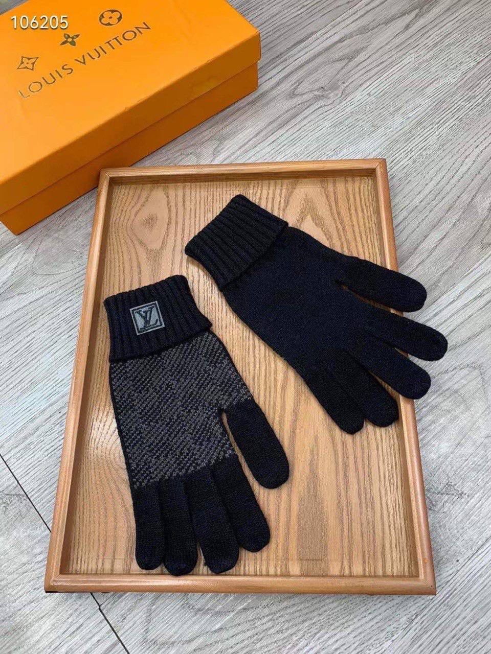 ПЕРЧАТКИ LOUIS VUITTON детальное фото