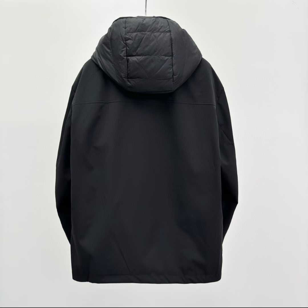 МУЖСКАЯ КУРТКА MONCLER детальное фото