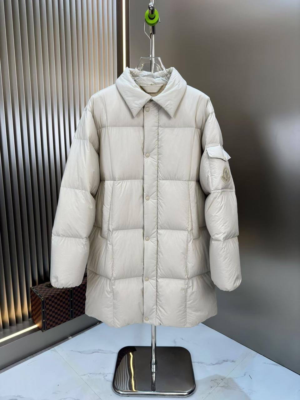МУЖСКОЙ ПУХОВИК MONCLER детальное фото