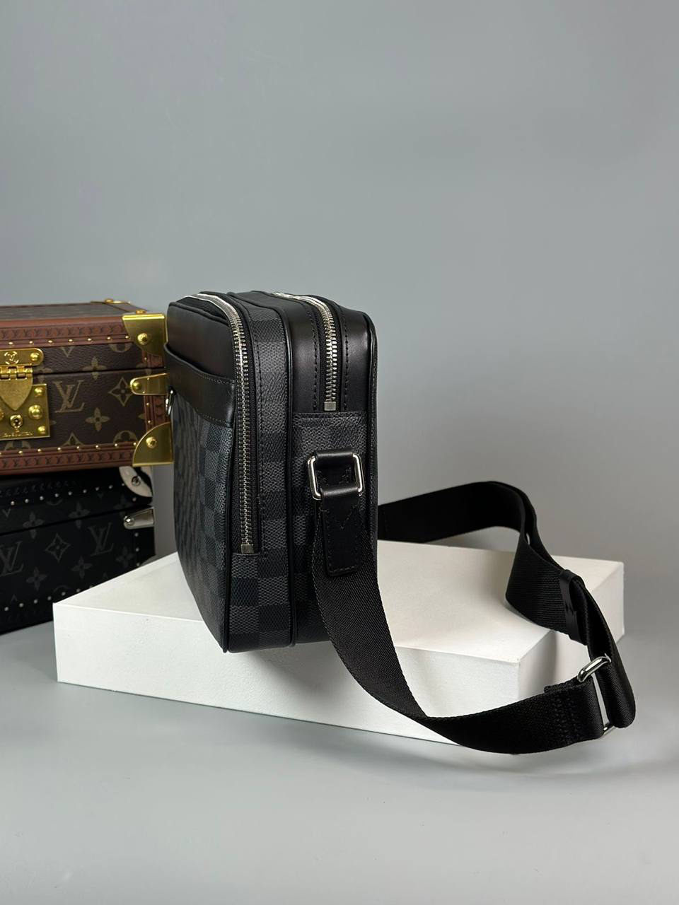 МУЖСКАЯ СУМКА МЕССЕНДЖЕР LOUIS VUITTON детальное фото