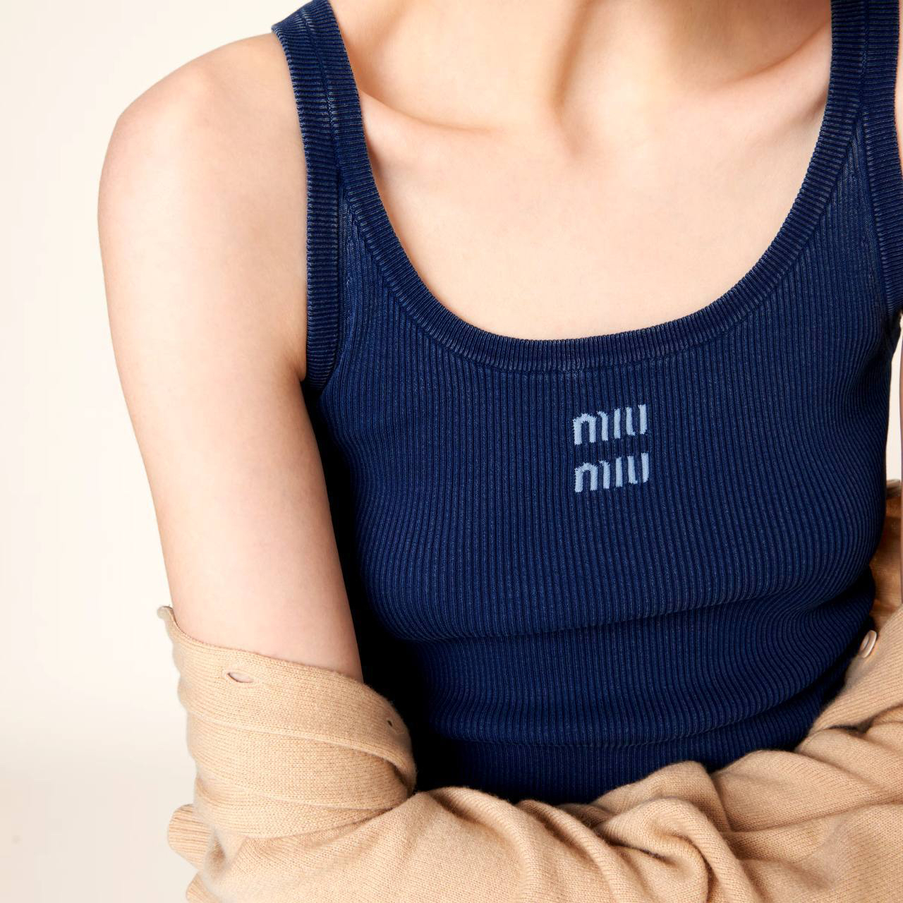 МАЙКА MIU MIU детальное фото