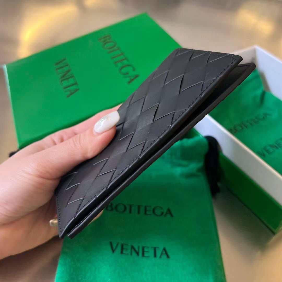 МУЖСКАЯ ОБЛОЖКА НА ПАСПОРТ BOTTEGA VENETA детальное фото