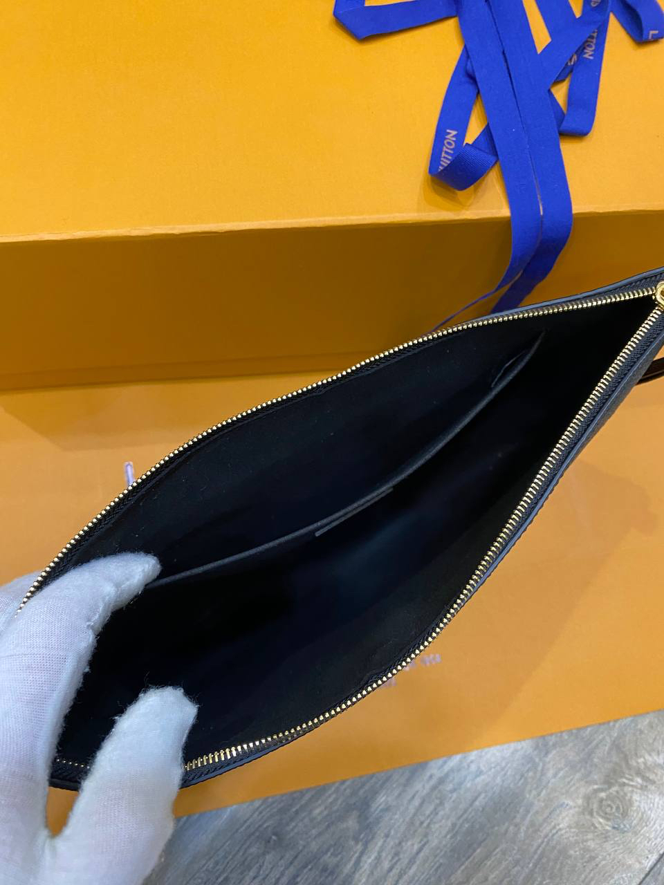 КЛАТЧ LOUIS VUITTON детальное фото