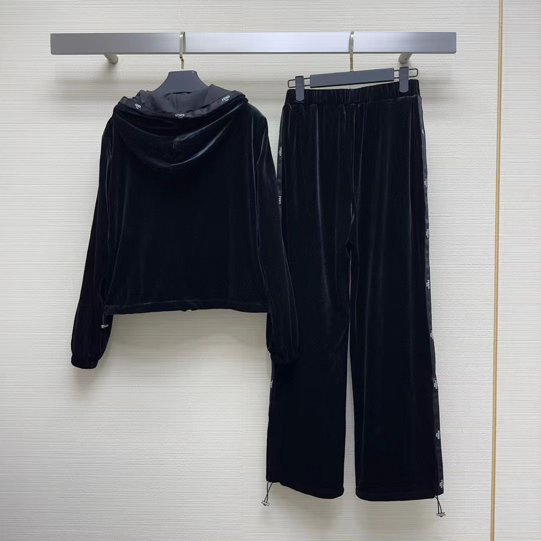 КОСТЮМ FENDI детальное фото