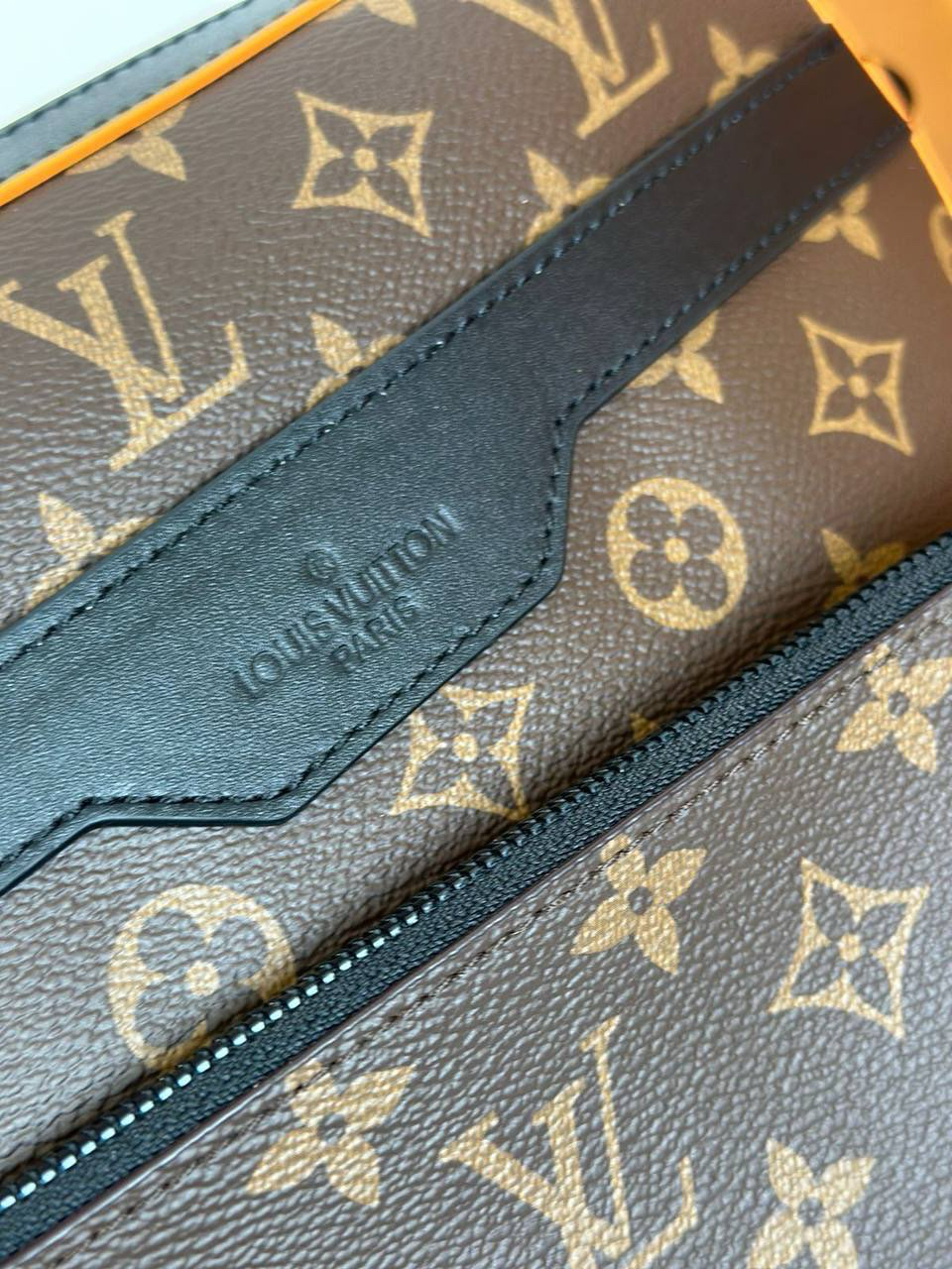 МУЖСКАЯ СУМКА МЕССЕНДЖЕР LOUIS VUITTON детальное фото