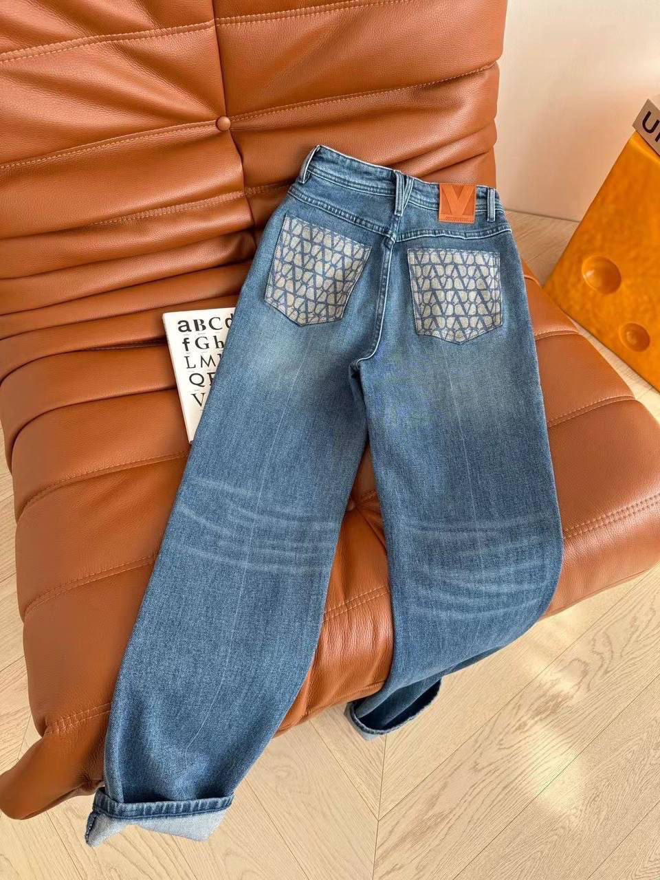 ДЖИНСЫ VALENTINO детальное фото