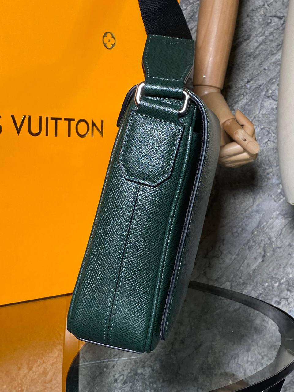 МУЖСКАЯ СУМКА МЕССЕНДЖЕР LOUIS VUITTON детальное фото