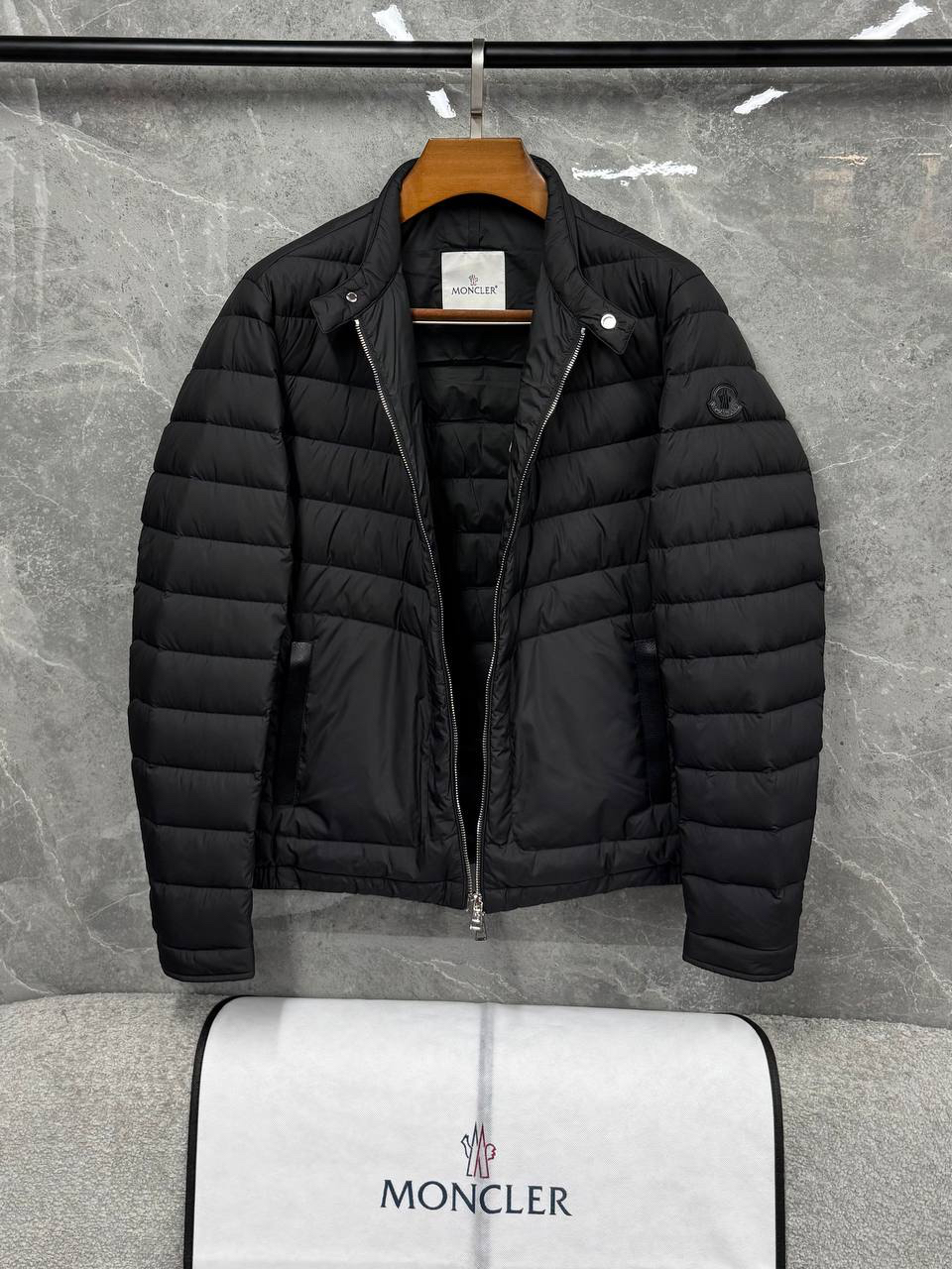 МУЖСКАЯ КУРТКА MONCLER детальное фото