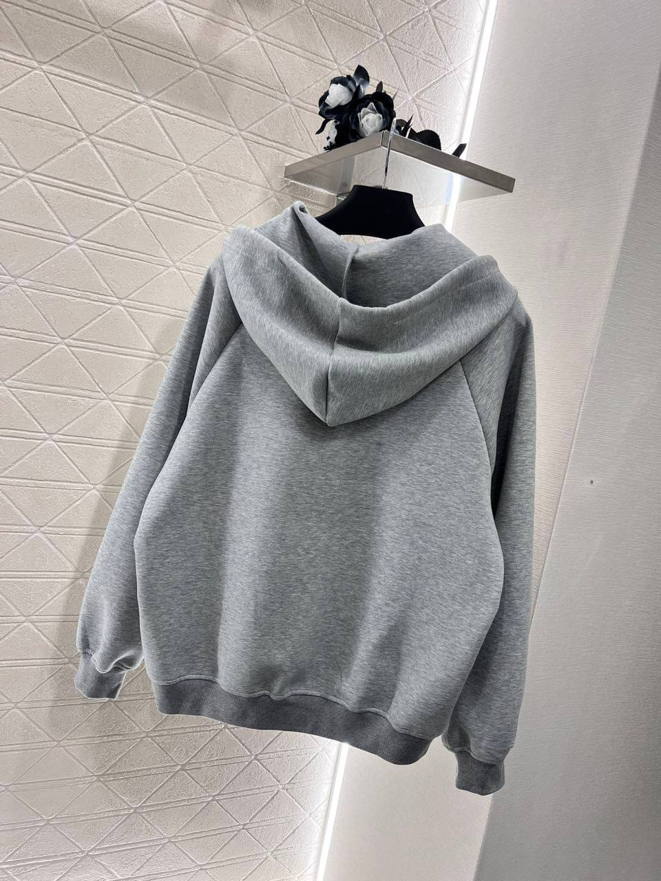 КОСТЮМ PRADA детальное фото