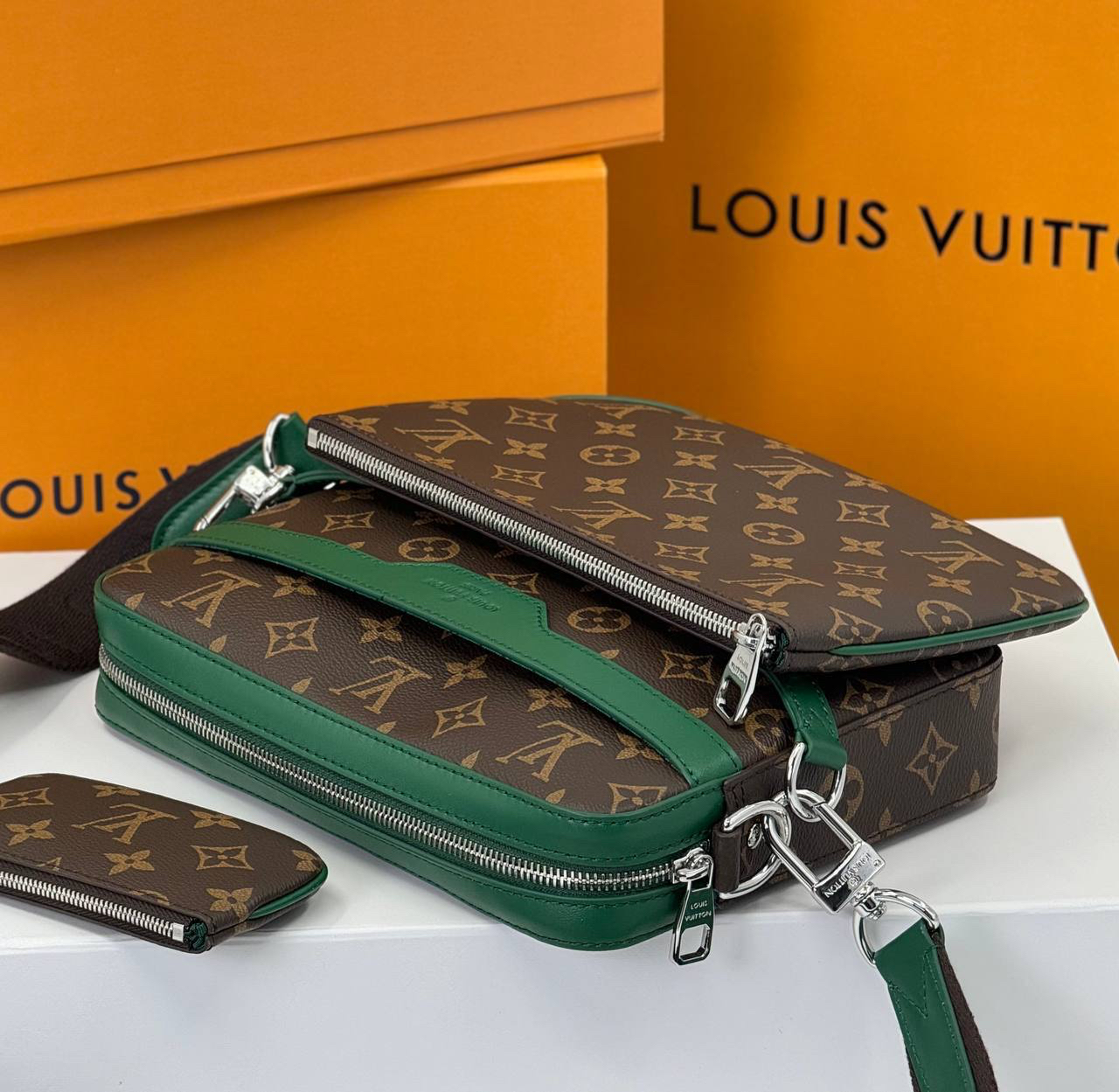 МУЖСКАЯ СУМКА МЕССЕНДЖЕР LOUIS VUITTON детальное фото